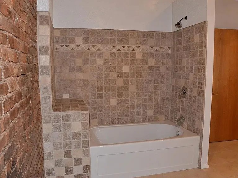111 N Main St — Photo 15