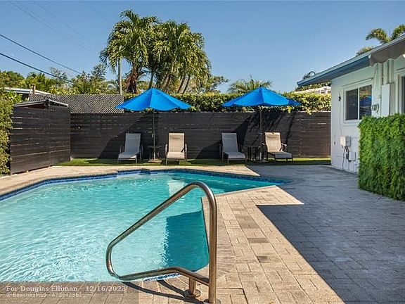 5th image of 409 NW 27th St