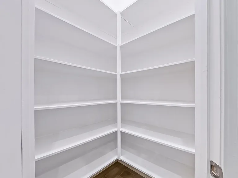Walk in Pantry