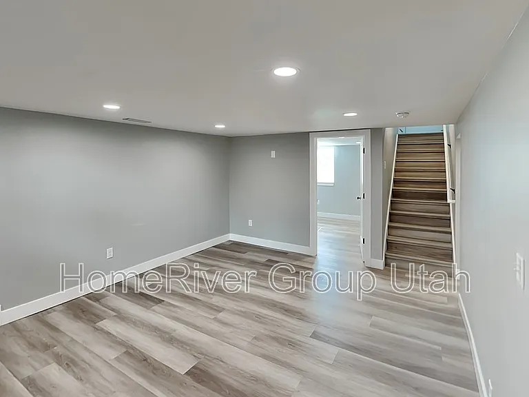 1021 E Wilson Ave #2 — Photo 4
