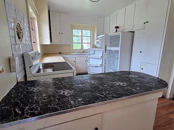 3rd image of 628 E MAGNOLIA STREET