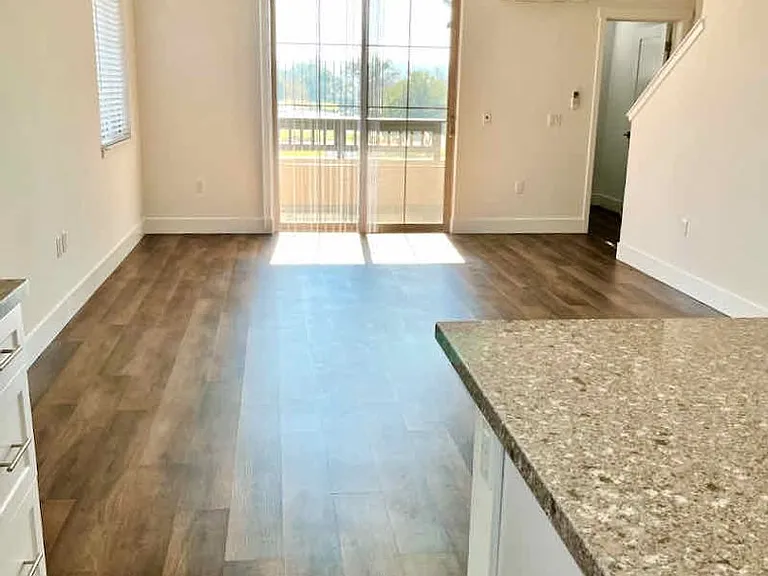 Emerald Ridge Apartments — Photo 28