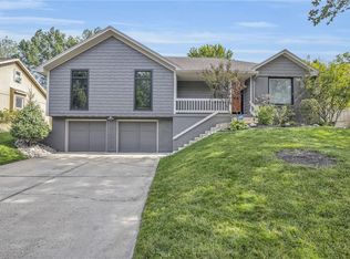 1109 SE 7th St, Lees Summit, MO 64063