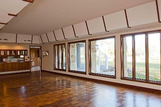 3rd image of 649 Cloverlane Dr