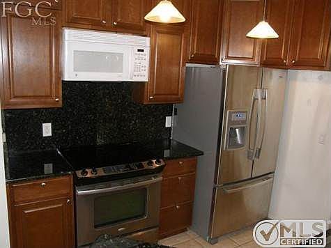 5th image of 927 SW 33rd Ter