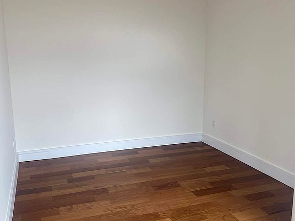 2nd image of 3620 Oxford Ave APT 12B