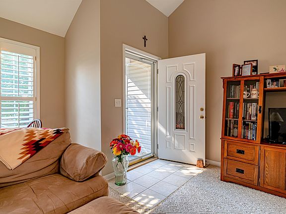 3rd image of 3012 Squire Cir
