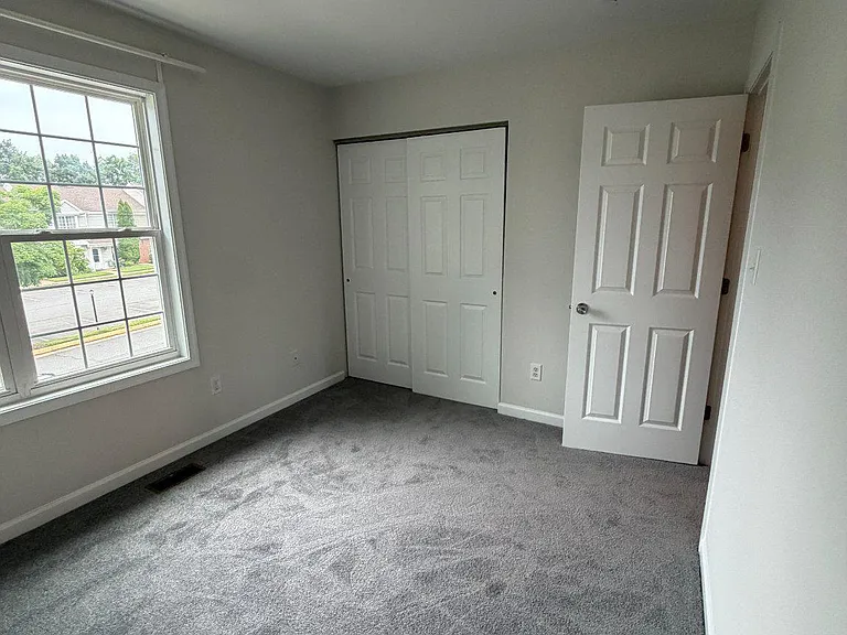 310 Lancaster Sq — Photo 14