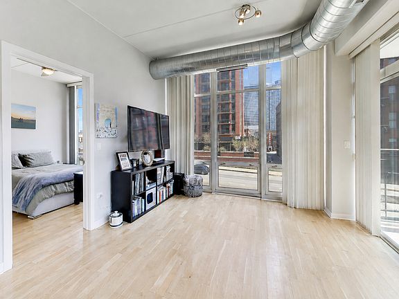 5th image of 650 W Wayman St Unit 404C