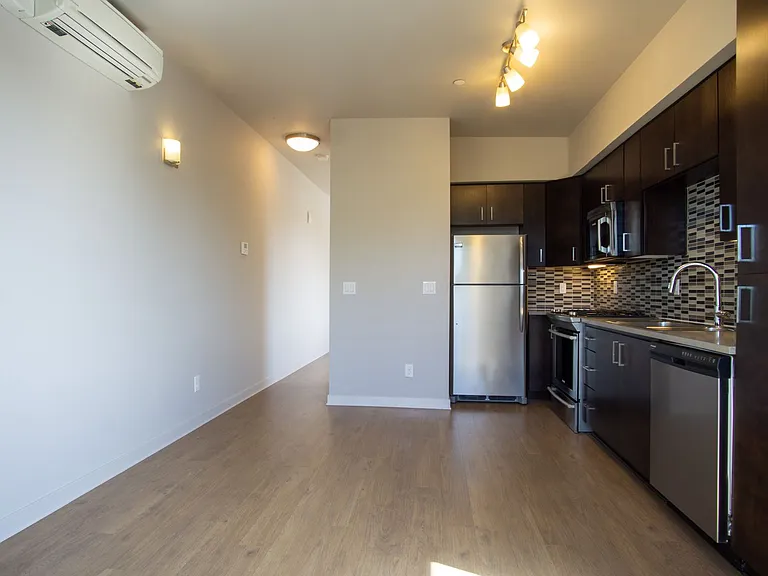 2250 NE Glisan St #410 — Photo 3