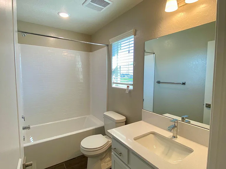 1102 Royalty Way W — Photo 15
