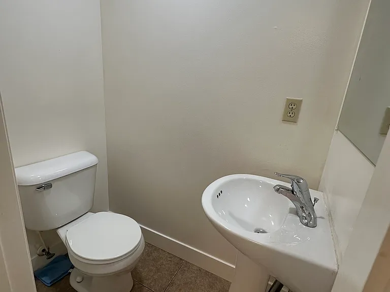 120 N 200 E #7 — Photo 14