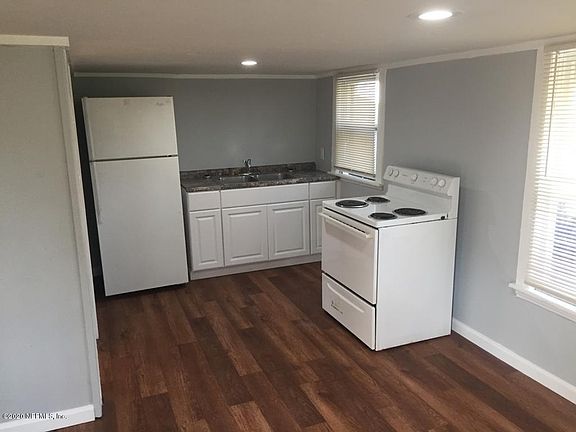 3rd image of 1152 Wycoff Ave #1