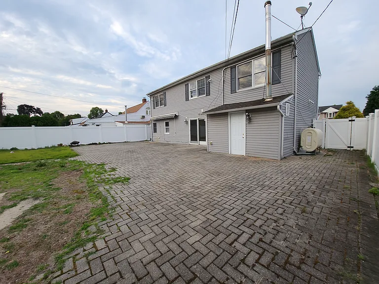 34 Arch Ln — Photo 13