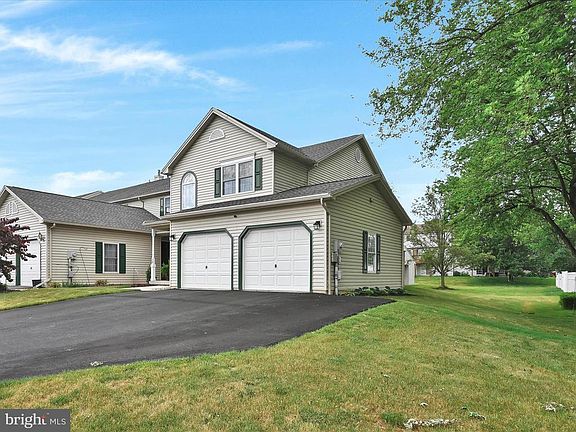 5th image of 19 Nottingham Dr