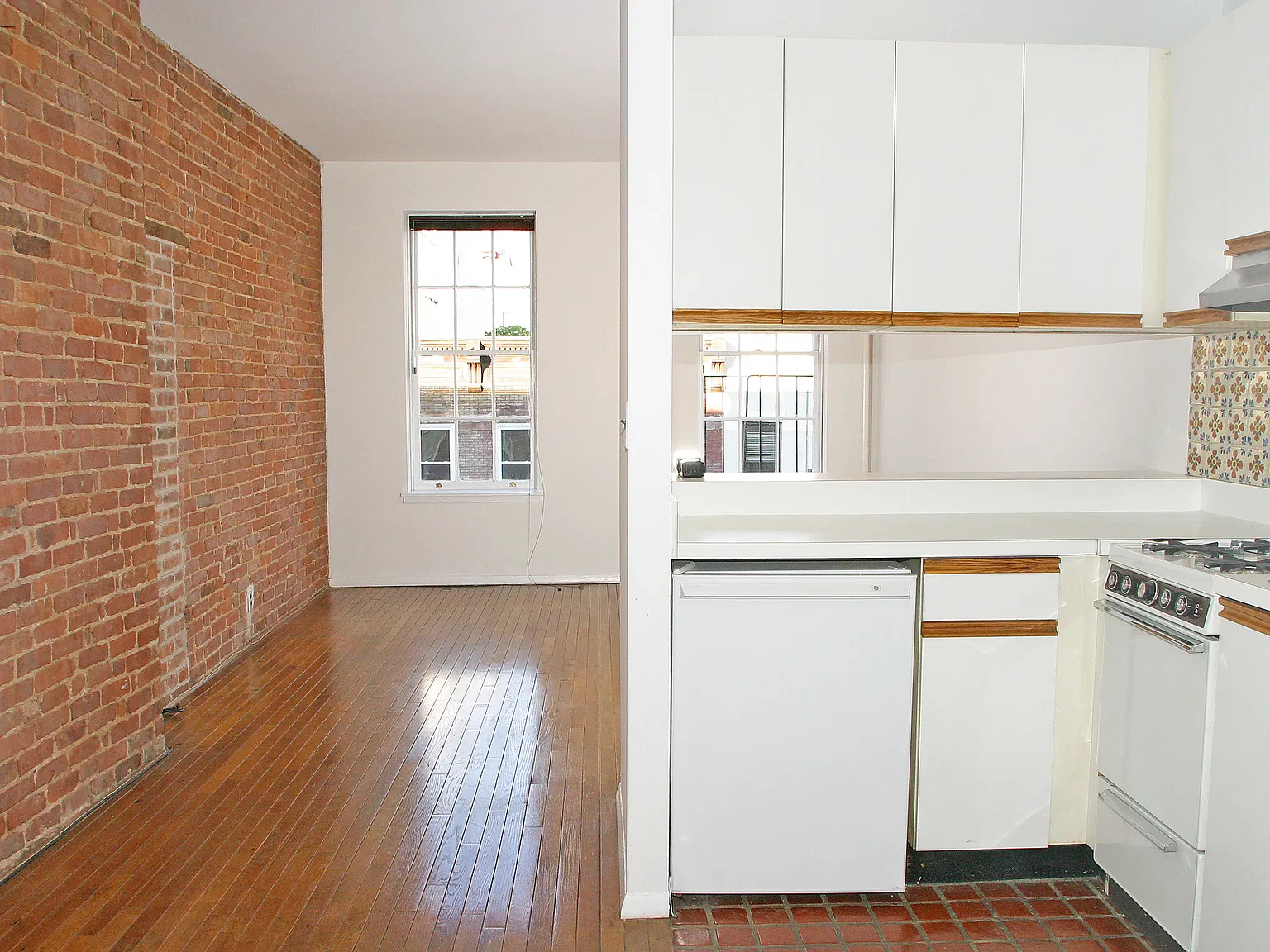 326 East 81st Street — Photo 2