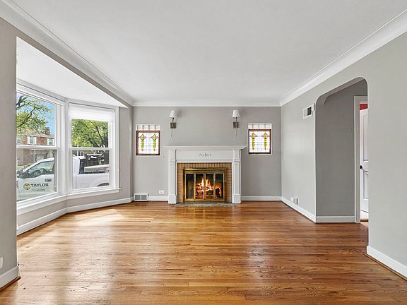 3rd image of 10116 S Artesian Ave