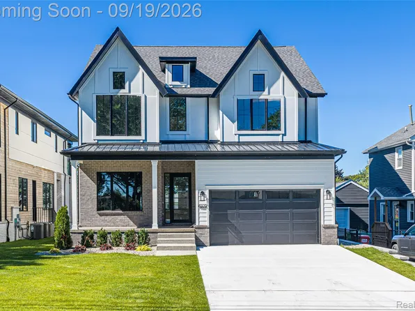 41225 Belvidere St, Harrison Township, MI 48045