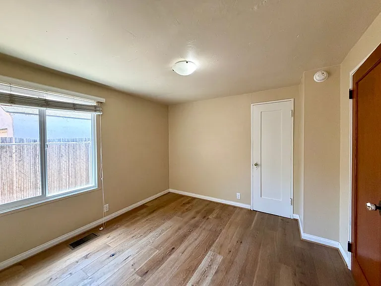 820 W Mission St — Photo 15