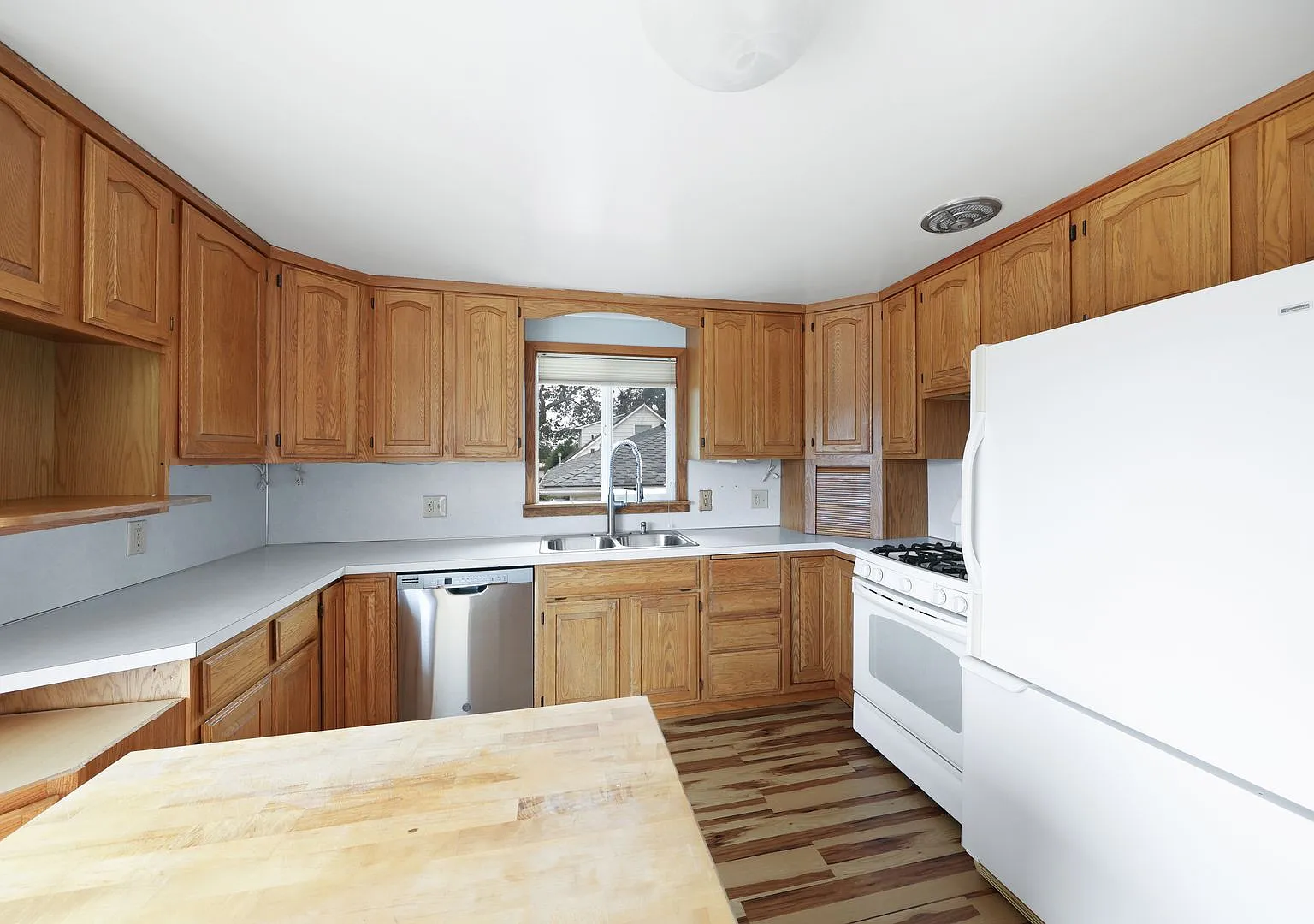 3 Bed 2.5 Bath - Pet Friendly - Landscaping Included - NAS Whidbey — Photo 4