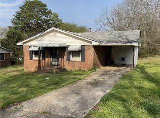 103 Shands St, Laurens, SC 29360