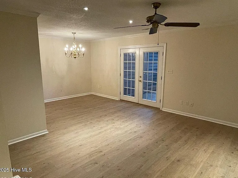904 Persimmon Pl — Photo 4