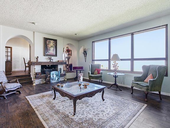 4th image of 605 Farm View Ln