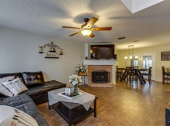4th image of 2709 Dover Gardens Dr