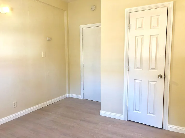 10227 1/2 California Ave — Photo 15