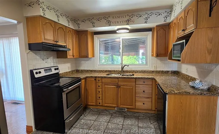 1050 Bartlet Dr — Photo 6