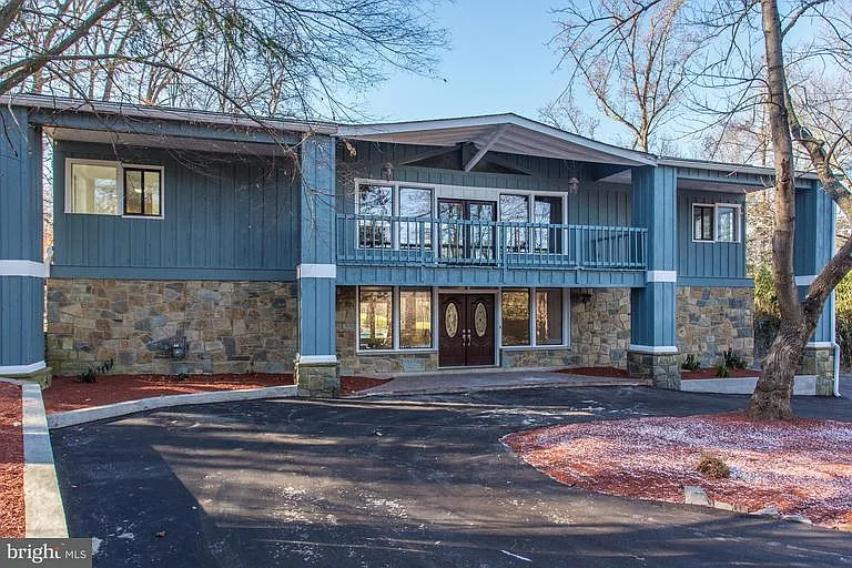 729 Gleneagles Dr photo 1