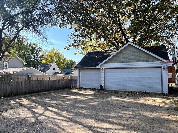 2nd image of 523 4th Ave W