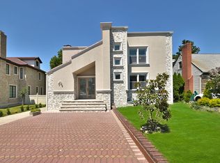 18453 Cambridge Rd, Jamaica, NY 11432