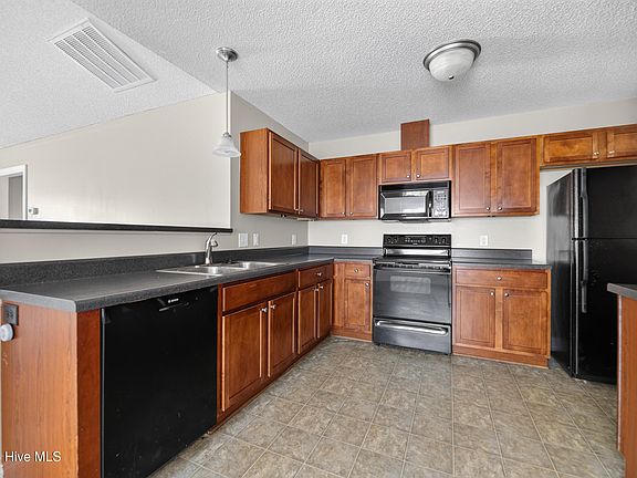 5th image of 2552 Saddleback Drive #B