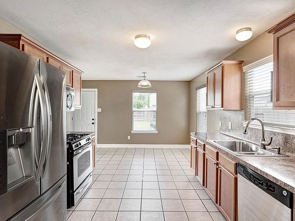5th image of 1915 Sable Glen Ct