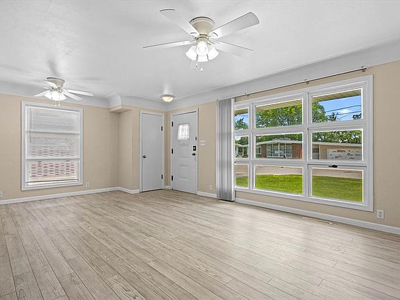 3rd image of 33 Wilshire Dr
