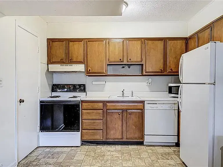 1101 Robin Hood Rd #D — Photo 12