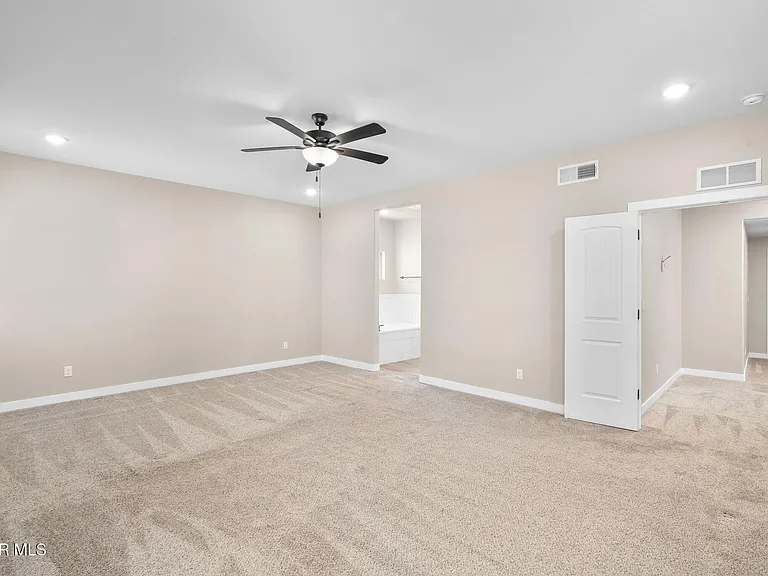 10013 Hueco Junction Rd — Photo 34
