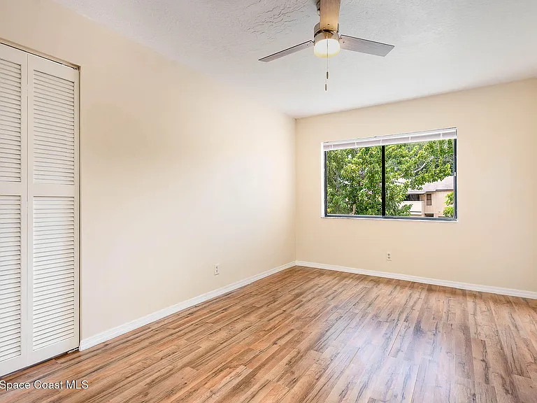 1911 Cashew Courtway — Photo 20