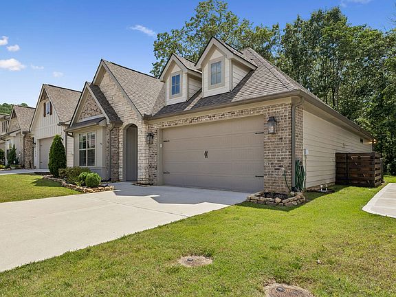 4th image of 1800 Emmeline Way