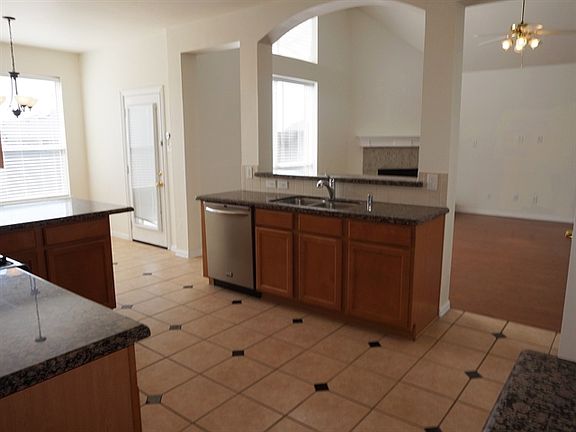 4th image of 2441 Wagonwheel Dr