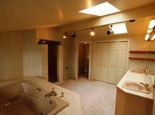 11621 Holmes Point Dr NE, Kirkland, WA 98034