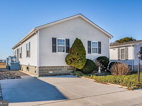 2nd image of 817 Gulf Stream Dr