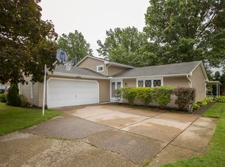 26533 Kingswood Dr, Olmsted Township, OH