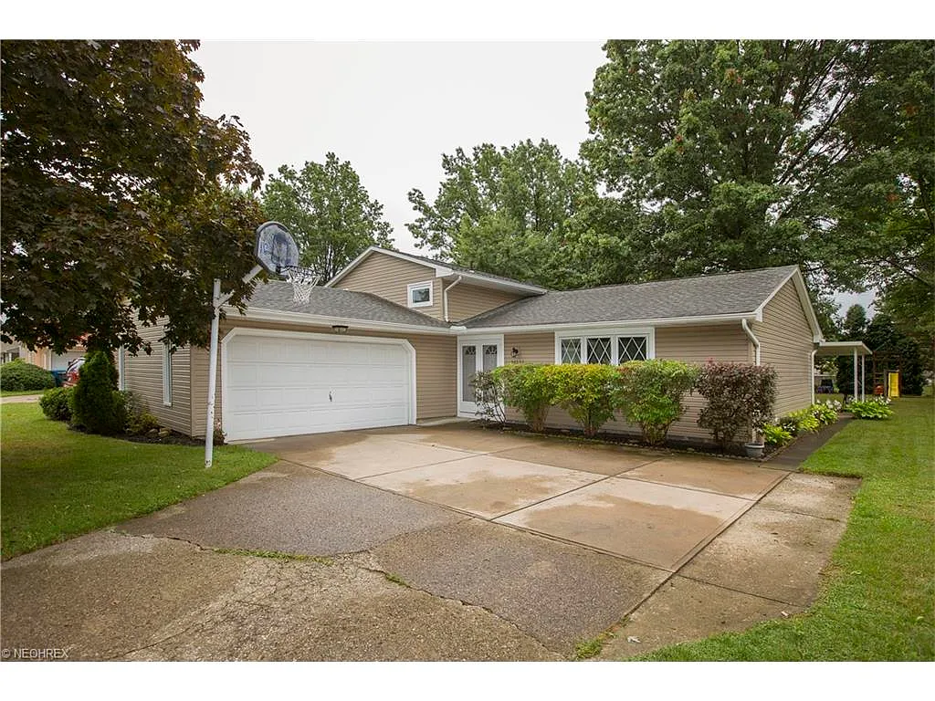 26533 Kingswood Dr photo 1