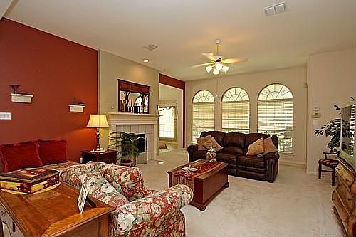 5th image of 2832 Meade Dr