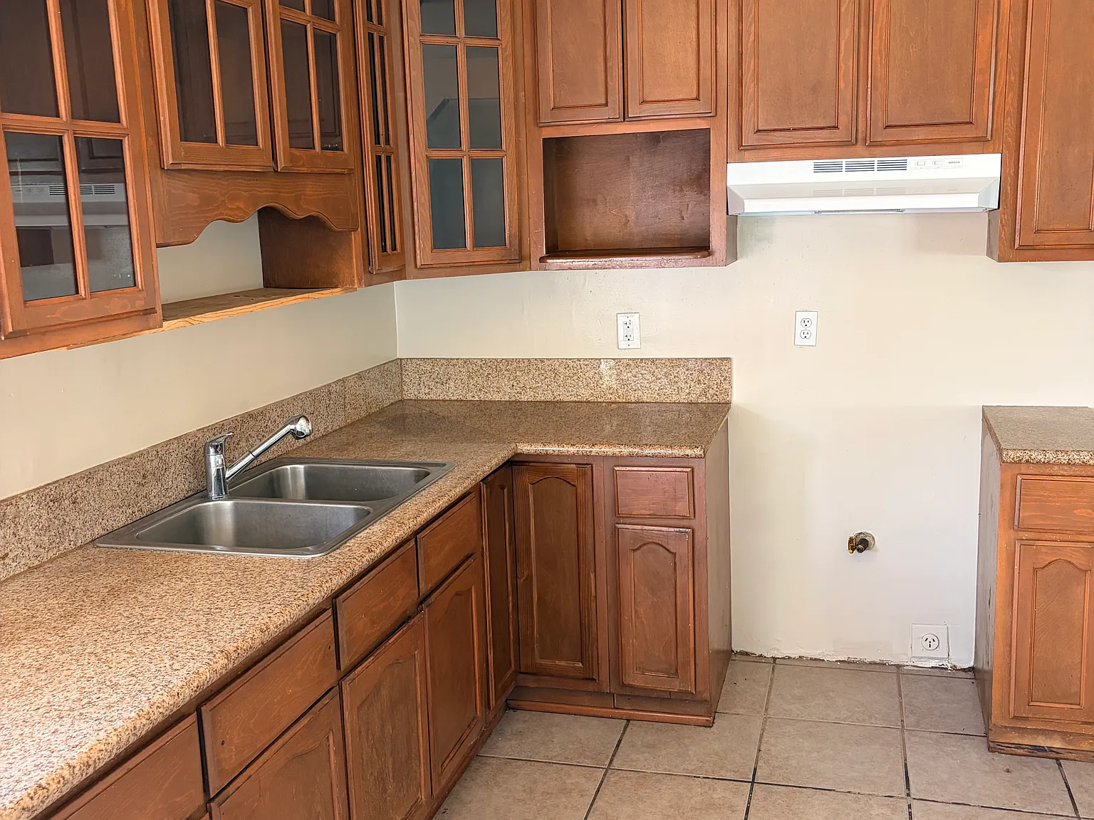 2 bed, 950 sqft, $2,400 — Photo 4