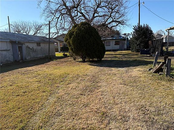 3rd image of 234 Providence Ln