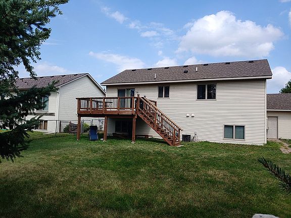 2nd image of 916 Walnut St S