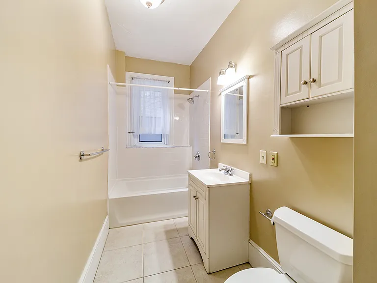 137 Peterborough St #2 — Photo 3
